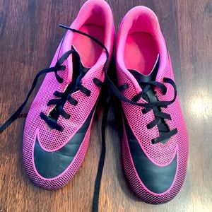 Girls Nike Bravada soccer cleats, size 4Y